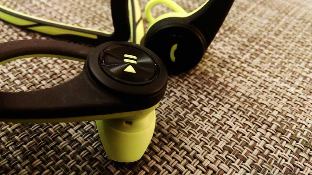Plantronics napit esillä