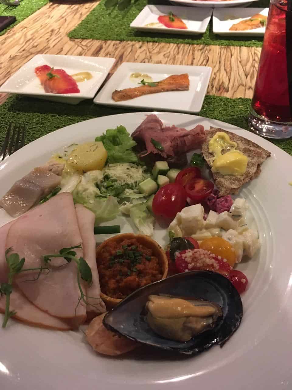 Joulupöytä