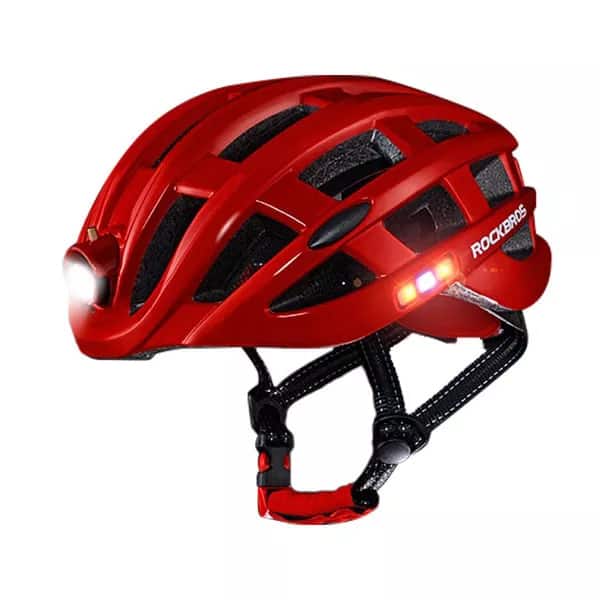 punainen pyöräilykypärä valoilla varustettuna